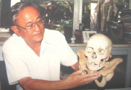 Thầy Nguyễn Quang Quyền là người giảng lý thuyết giải phẫu học xuất sắc.
