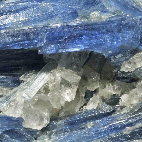 Đá Kyanite là gì? Đá Kyanite hợp mệnh nào?