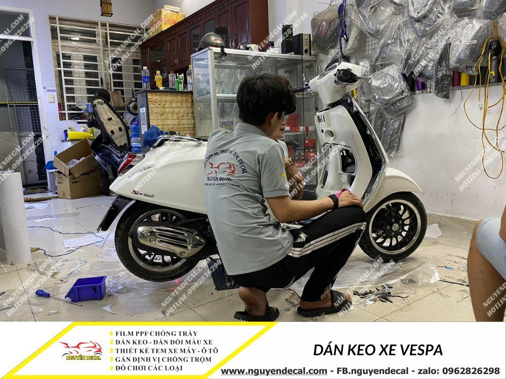 Dán keo xe Vespa
